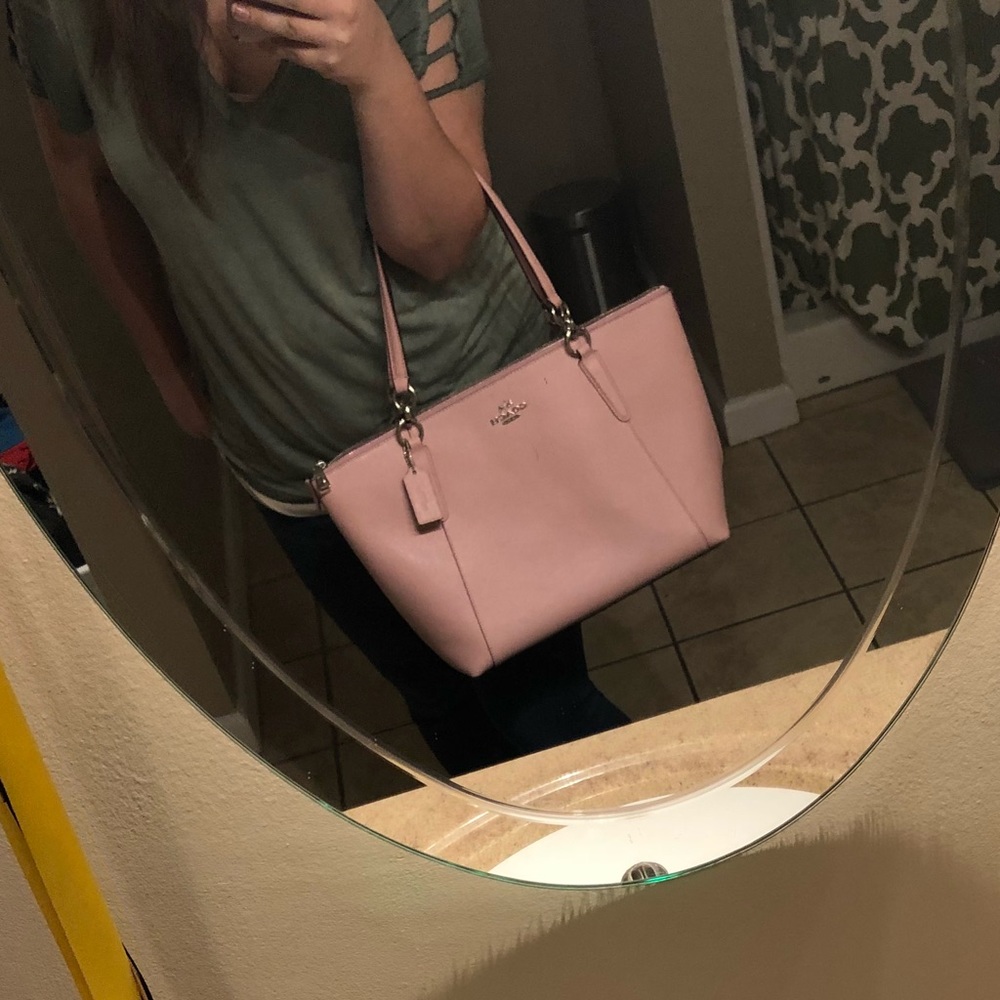๐ Blush Coach Tote- No wallet ๐ - Picture 8 of 8